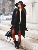 Бордовая шляпа с широкими полями — то, что нужно любой моднице