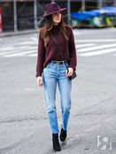 Бордовая шляпа — абсолютно самобытный аксессуар