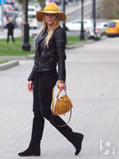 Желтая шляпа — яркая нота в образе