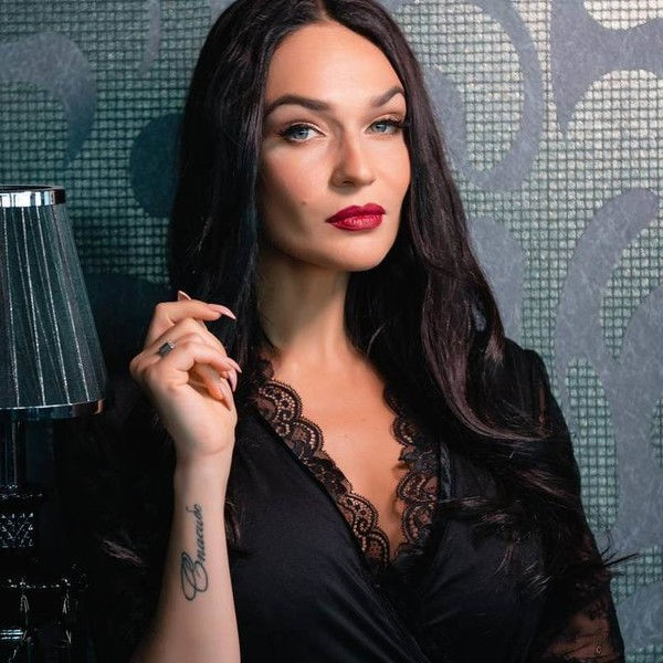 Алена Водонаева сделала возлюбленному четыре татуировки